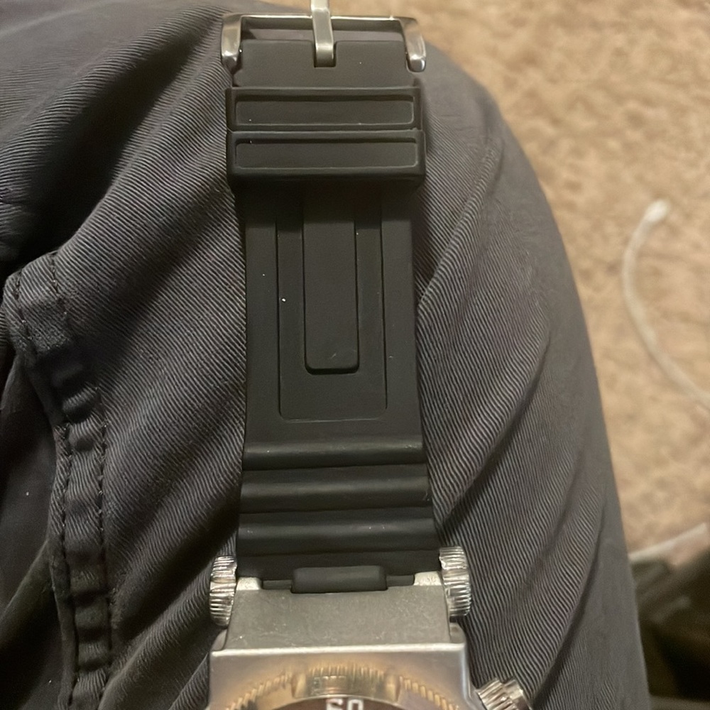 Selling because it’s to big for my wrist and I have better watches